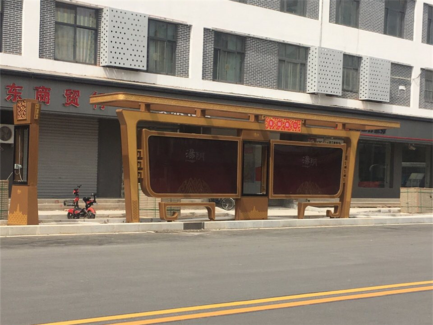 候車(chē)亭實(shí)景圖