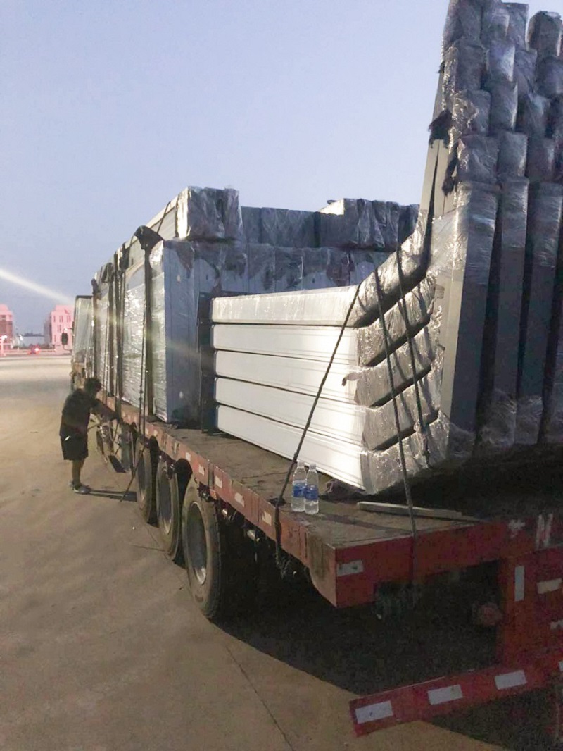 2018.7.16  河南新鄉(xiāng)公交站臺、候車亭發(fā)貨