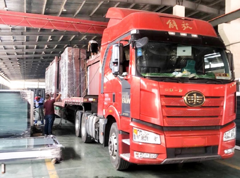 2018.7.16  江蘇鹽城公交站臺、候車亭發(fā)貨