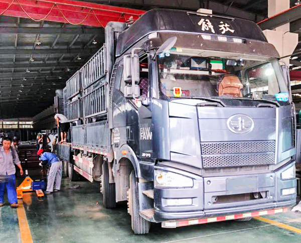 2018.7.22  黑龍江哈爾濱公交站臺、候車亭發(fā)貨