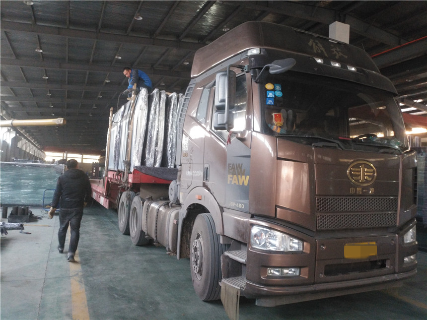 2018.11.23  遼寧葫蘆島公交站臺(tái)、候車亭發(fā)貨