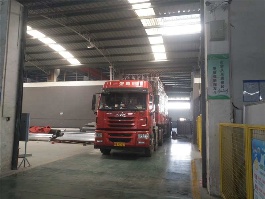 2018.11.28  紹興嵊州公交站臺(tái)、候車亭發(fā)貨